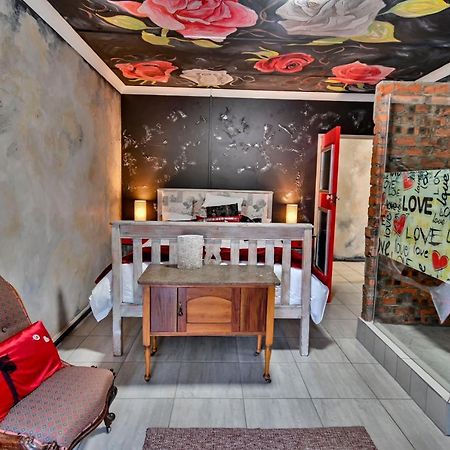 IsZis Guest house Bloemfontein Extérieur photo