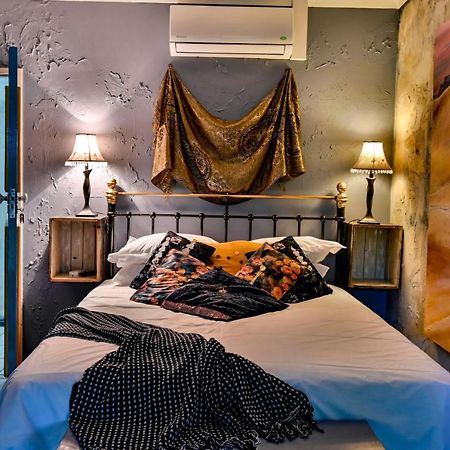 IsZis Guest house Bloemfontein Extérieur photo