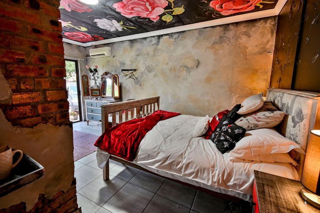 IsZis Guest house Bloemfontein Extérieur photo