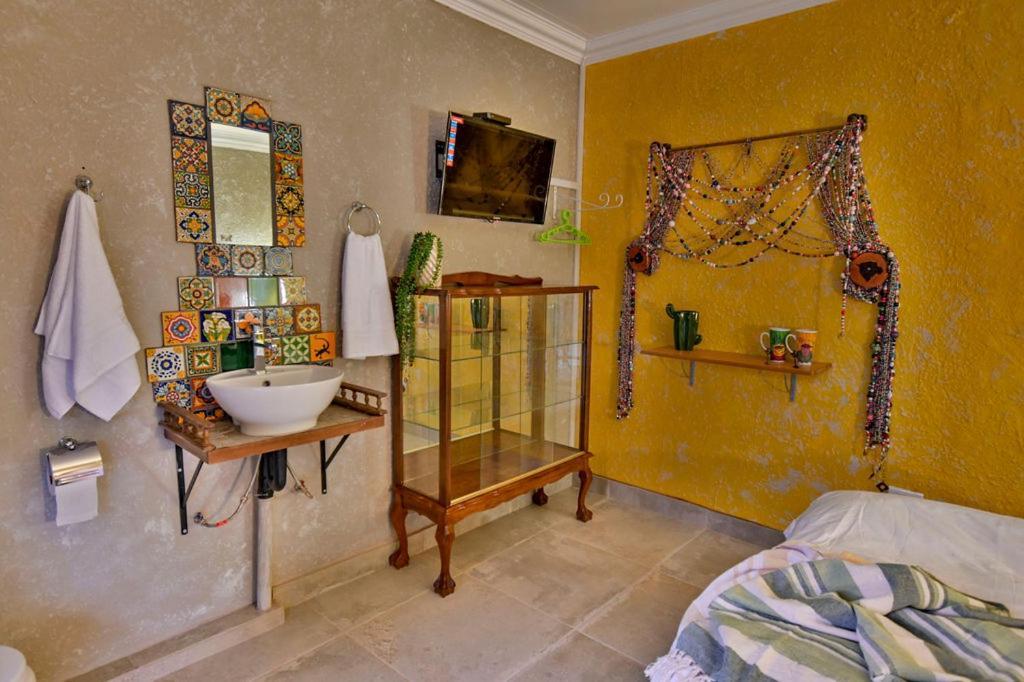 IsZis Guest house Bloemfontein Extérieur photo