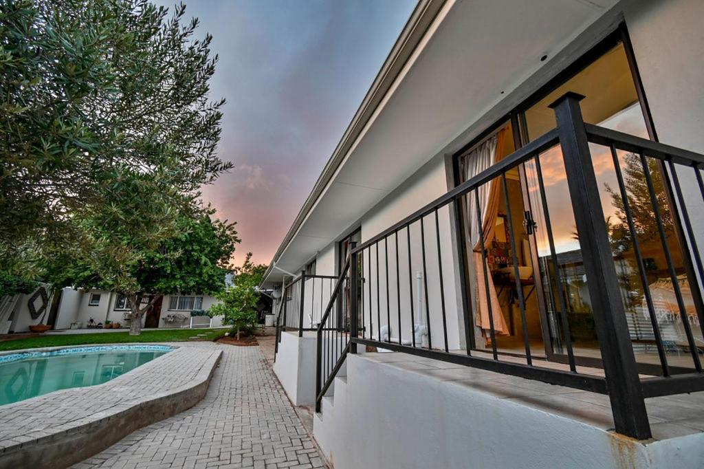 IsZis Guest house Bloemfontein Extérieur photo
