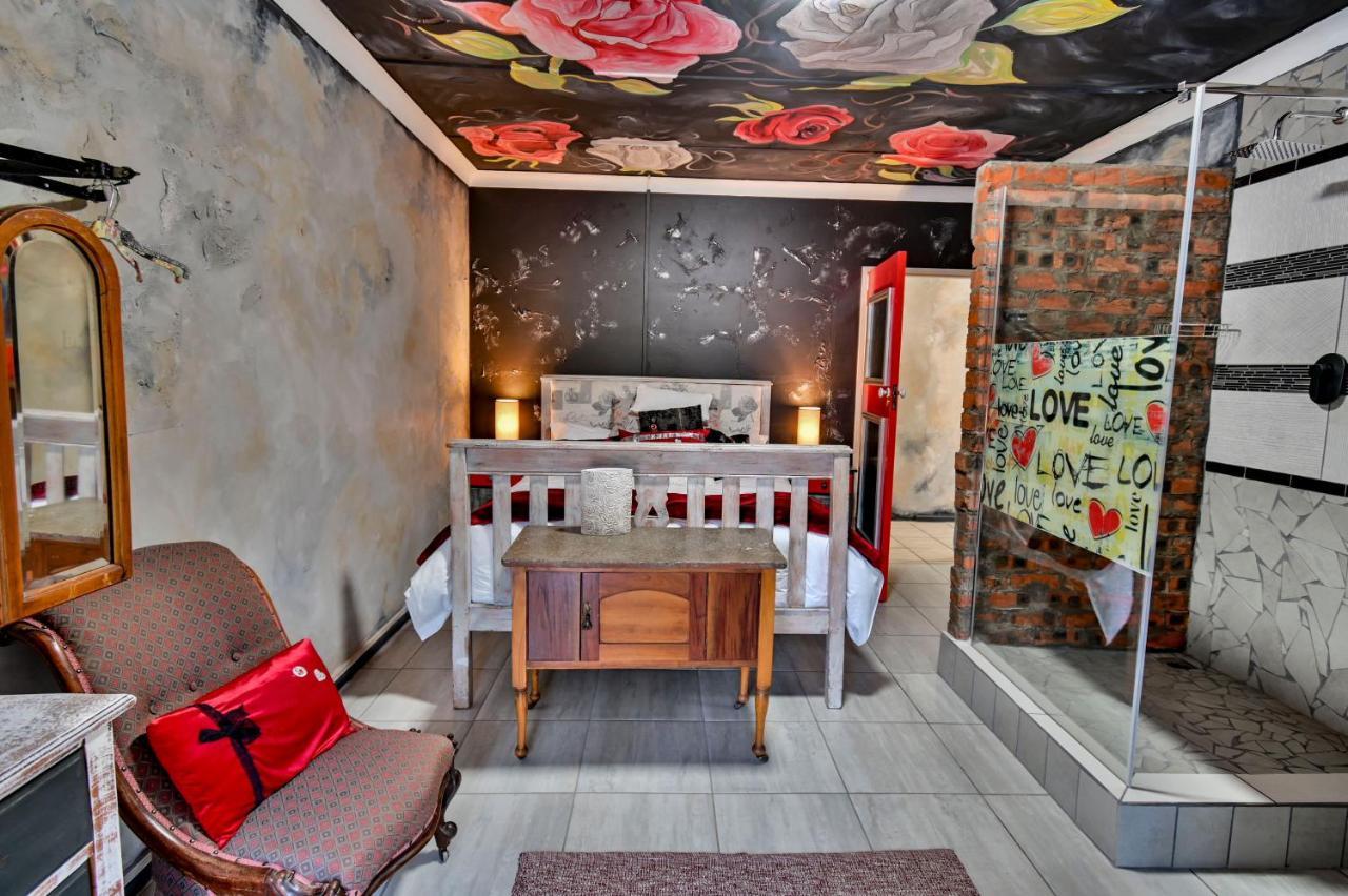 IsZis Guest house Bloemfontein Extérieur photo