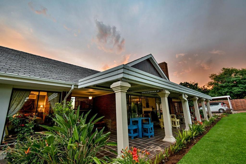 IsZis Guest house Bloemfontein Extérieur photo