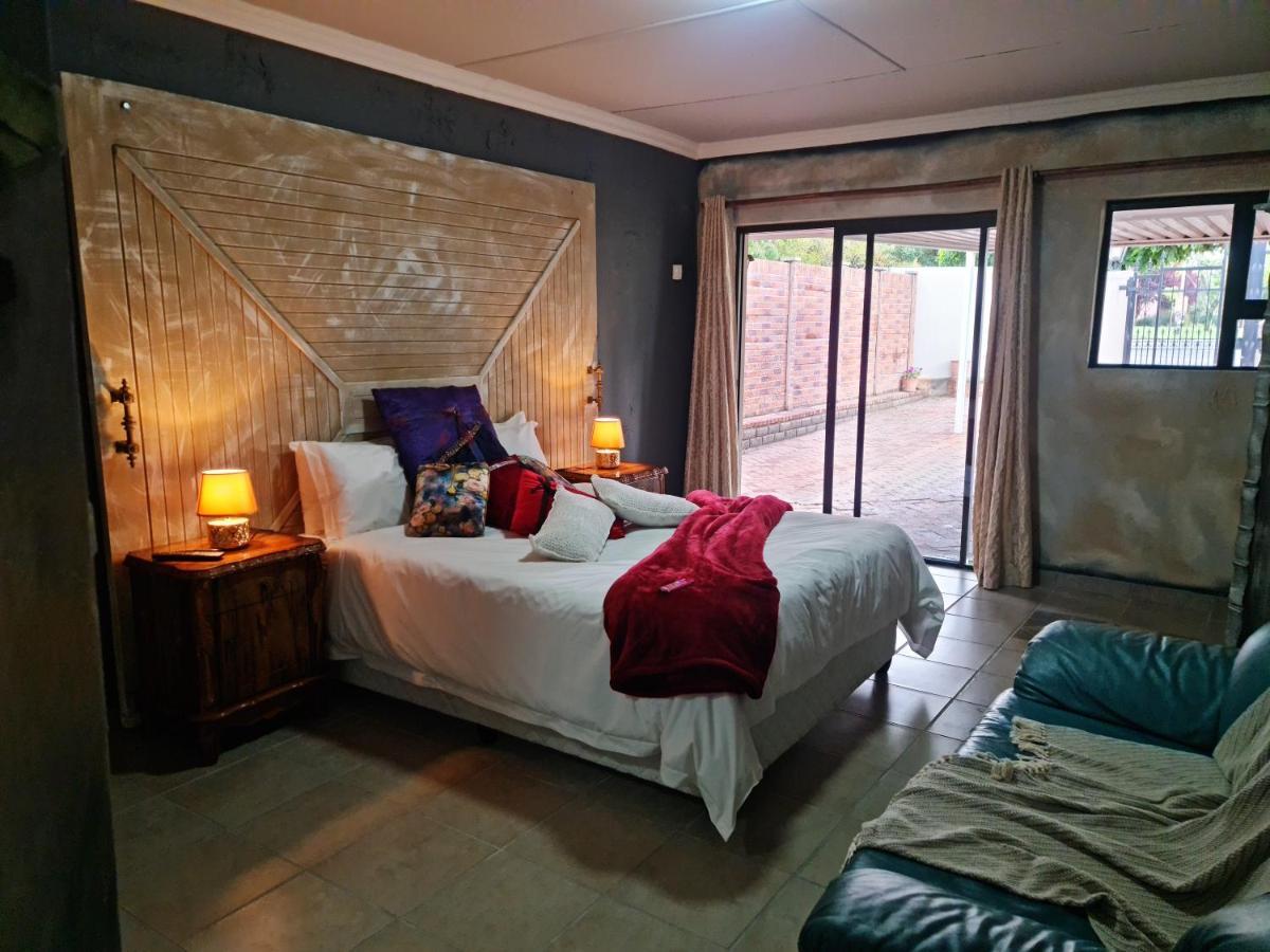 IsZis Guest house Bloemfontein Extérieur photo